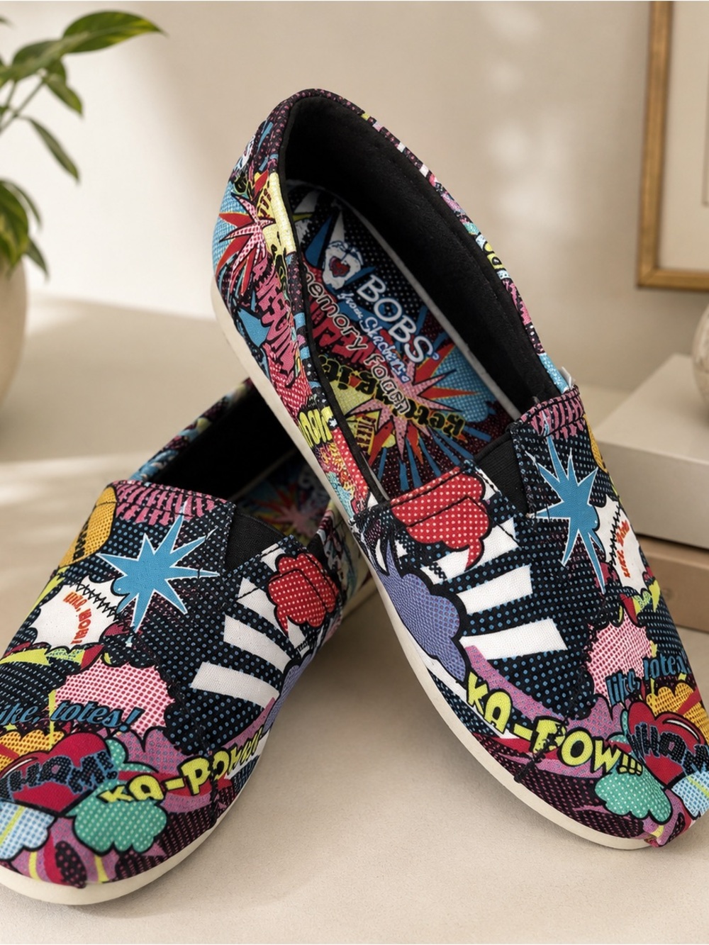 Skechers BOBS Pop Art Memory Foam Slip On Shoes Comic Print Women’s 6.5